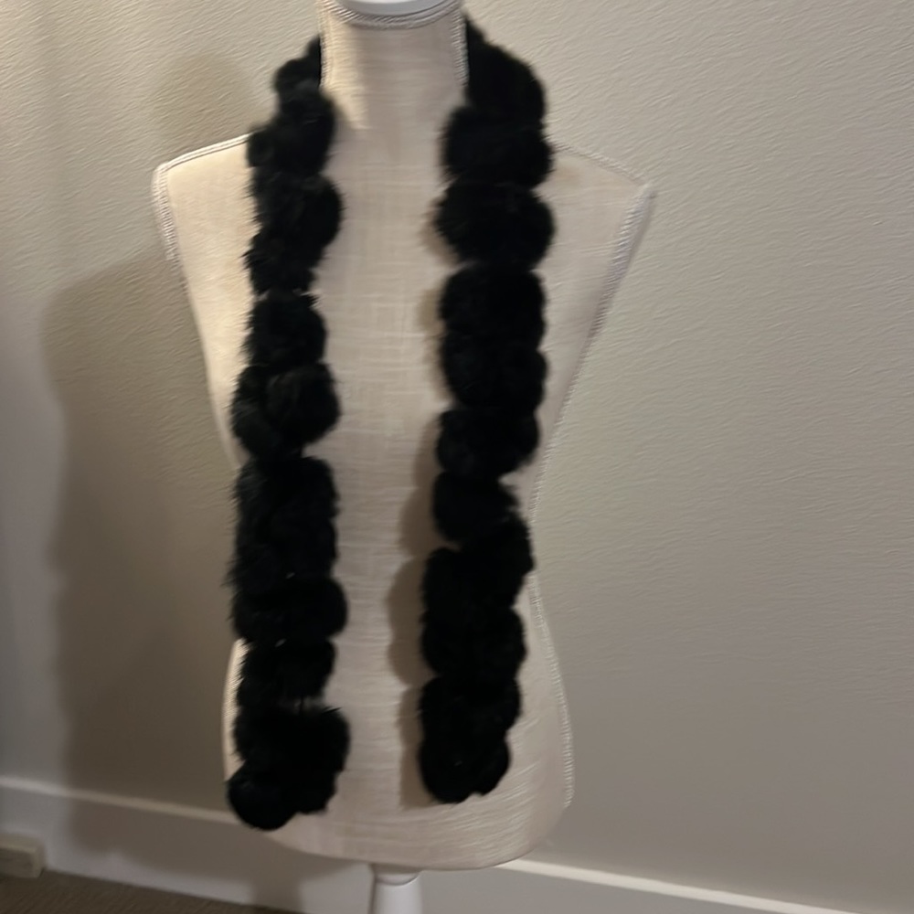 Faux fur pompom scarf Black